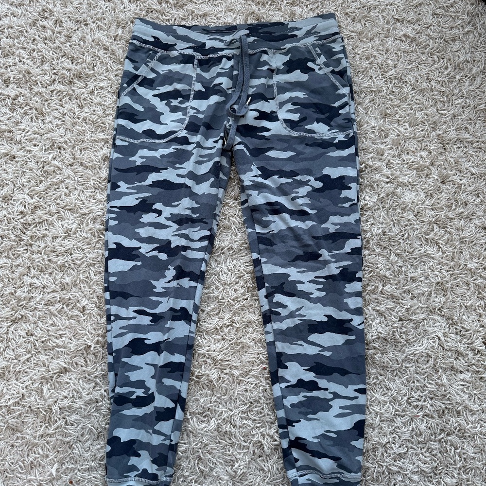 Womens Zyia Active camo joggers size XL